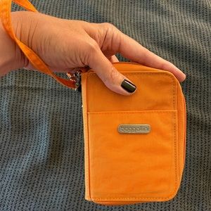 NWT Baggallini wristlet